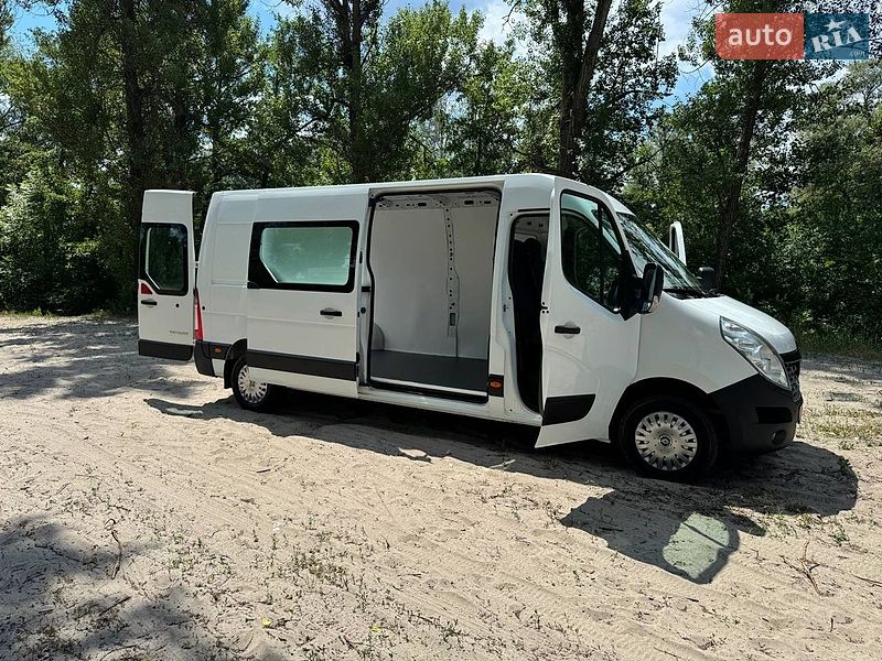 Вантажний фургон Renault Master 2015 в Полтаві