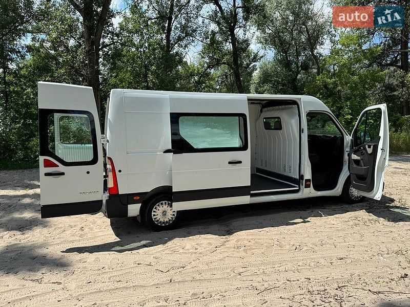 Вантажний фургон Renault Master 2015 в Полтаві