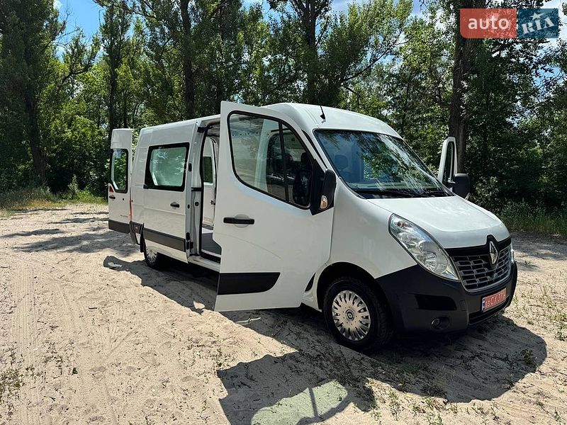 Вантажний фургон Renault Master 2015 в Полтаві