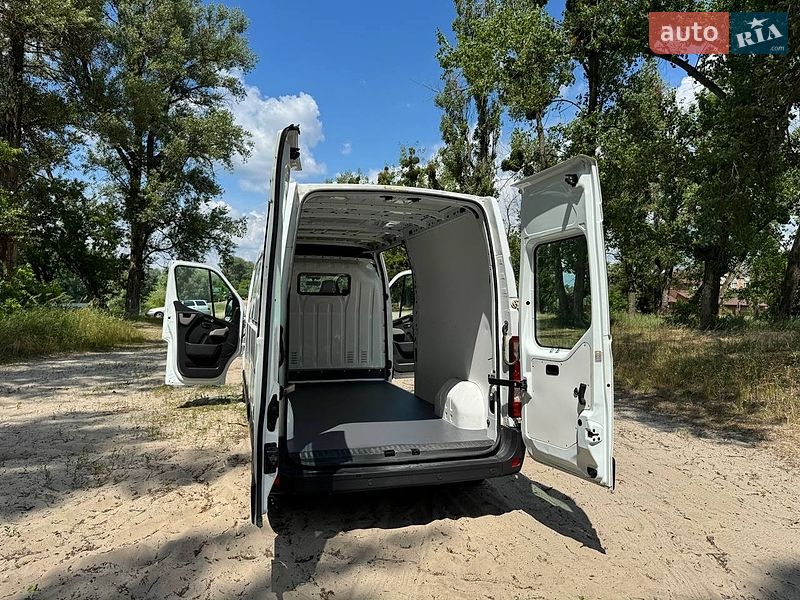 Вантажний фургон Renault Master 2015 в Полтаві