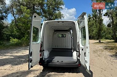 Вантажний фургон Renault Master 2015 в Полтаві