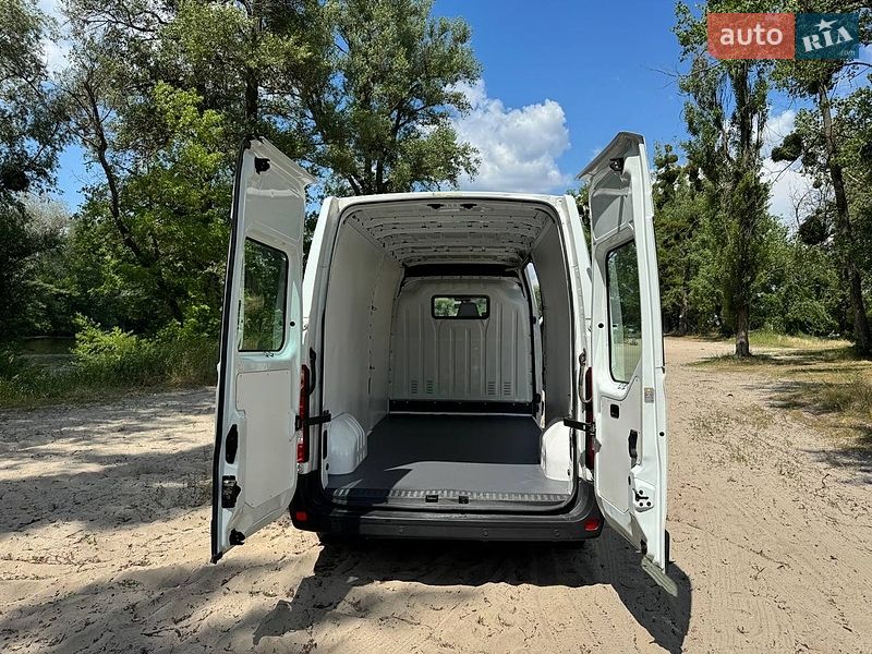 Вантажний фургон Renault Master 2015 в Полтаві