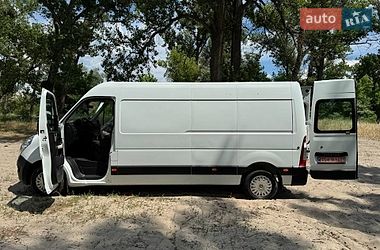 Вантажний фургон Renault Master 2015 в Полтаві