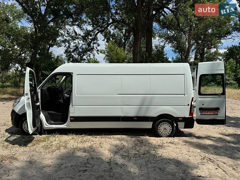 Вантажний фургон Renault Master 2015 в Полтаві