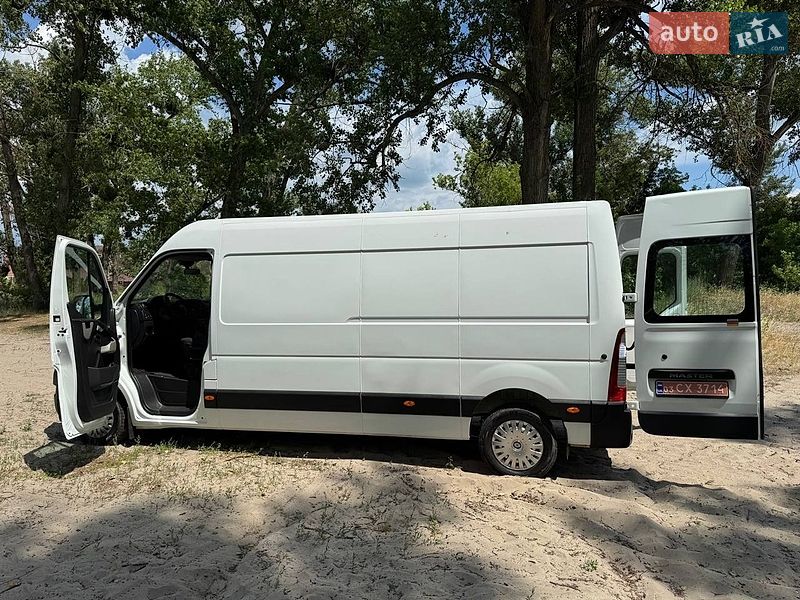 Вантажний фургон Renault Master 2015 в Полтаві