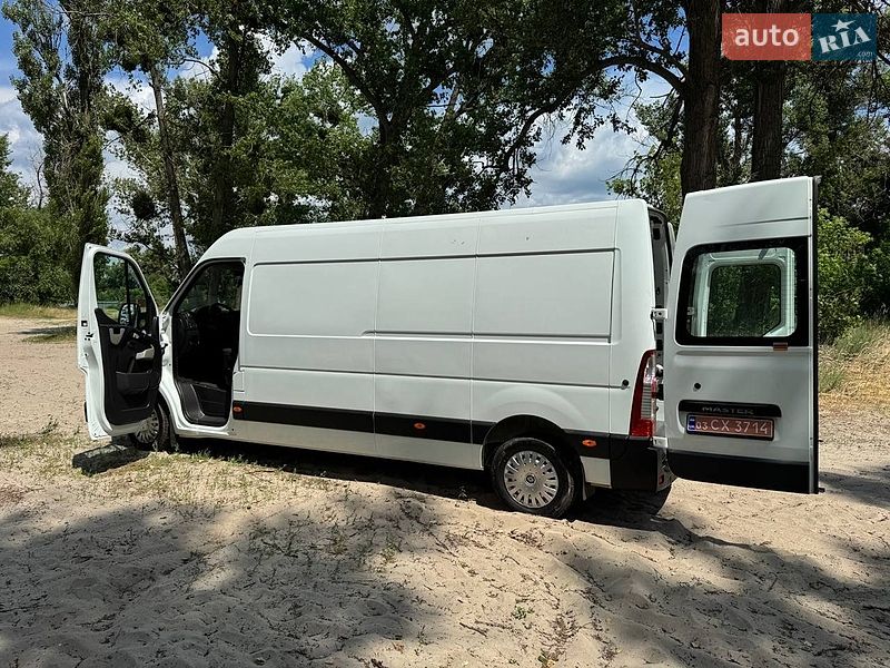Вантажний фургон Renault Master 2015 в Полтаві