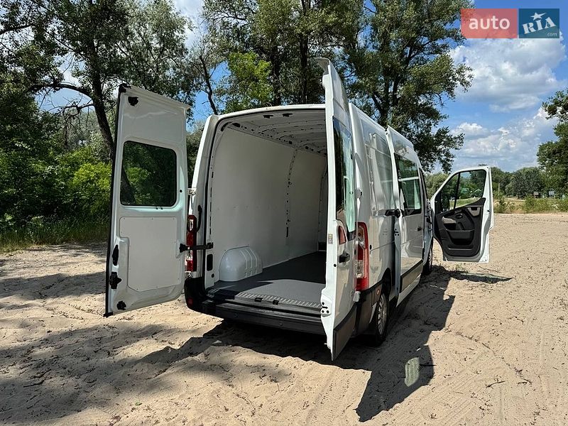 Вантажний фургон Renault Master 2015 в Полтаві