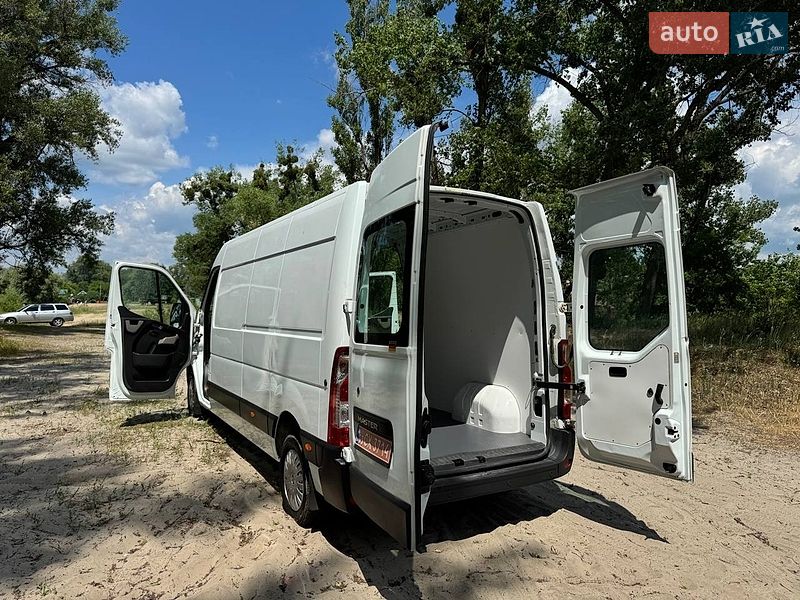 Вантажний фургон Renault Master 2015 в Полтаві