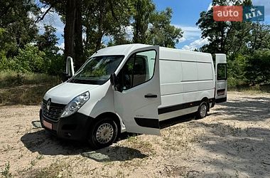 Вантажний фургон Renault Master 2015 в Полтаві