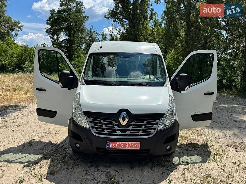 Вантажний фургон Renault Master 2015 в Полтаві