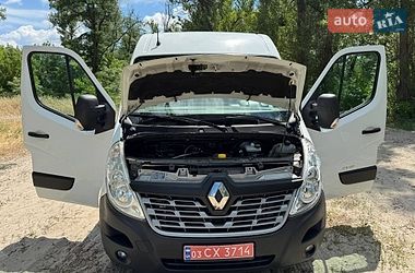 Вантажний фургон Renault Master 2015 в Полтаві