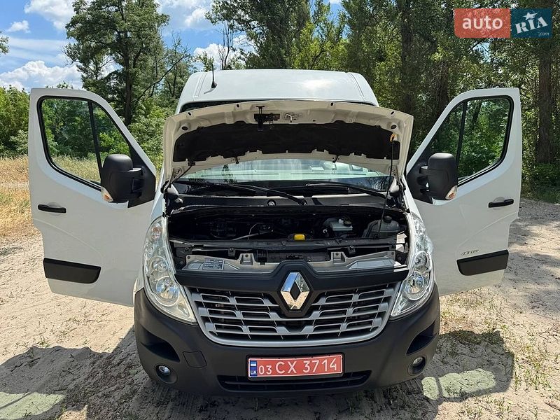 Вантажний фургон Renault Master 2015 в Полтаві