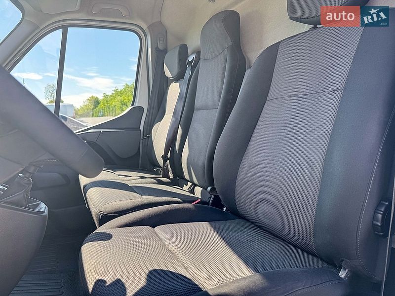 Вантажний фургон Renault Master 2021 в Рівному