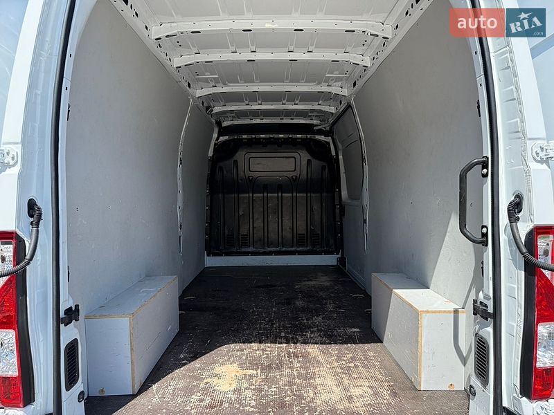 Грузовой фургон Renault Master 2023 в Луцке