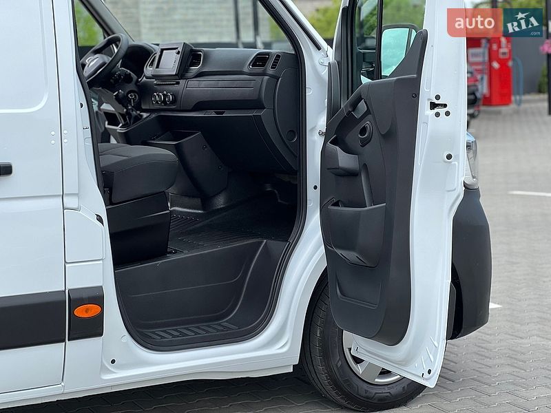 Грузовой фургон Renault Master 2023 в Дубно