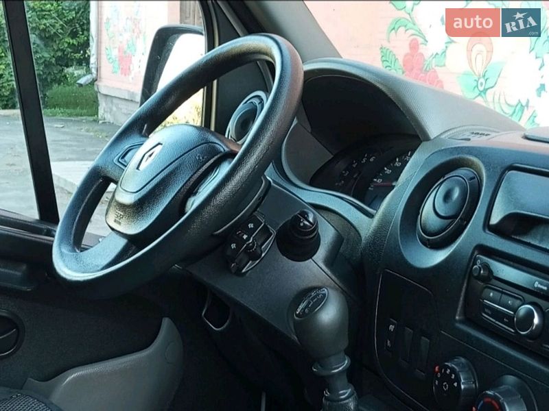 Грузовой фургон Renault Master 2016 в Шполе