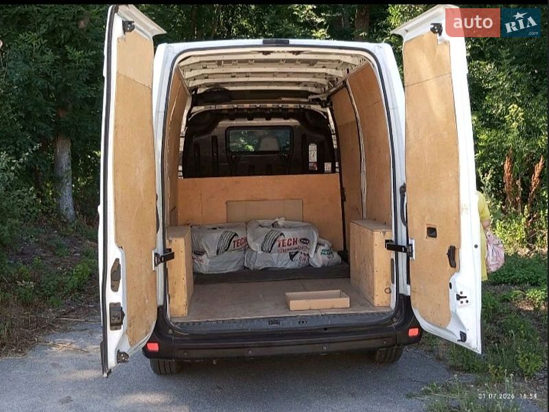 Грузовой фургон Renault Master 2016 в Шполе