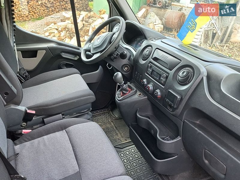 Вантажний фургон Renault Master 2018 в Львові