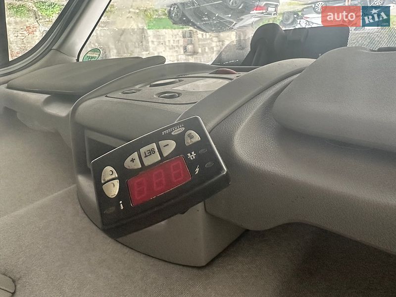 Рефрижератор Renault Master 2012 в Кореці