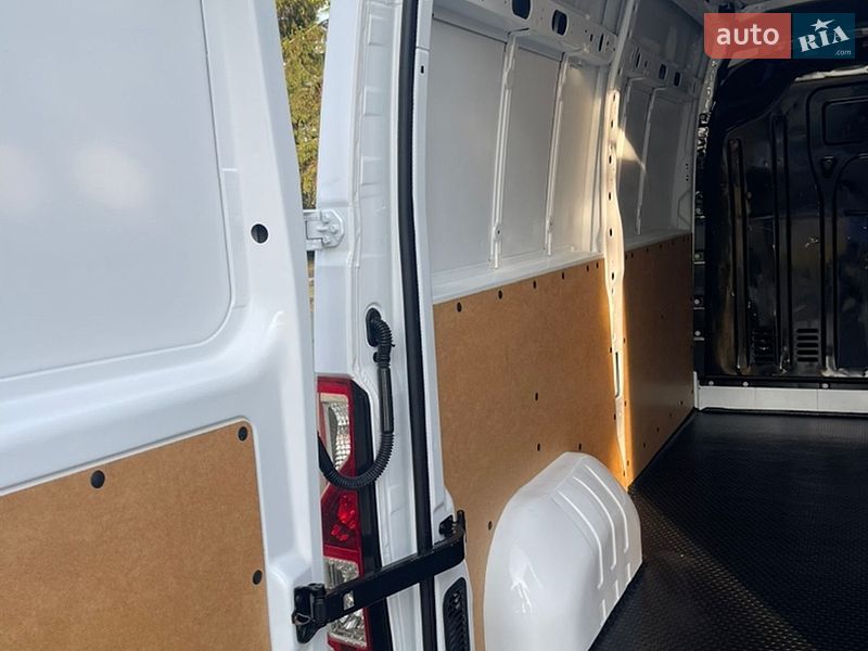 Вантажний фургон Renault Master 2023 в Дубні
