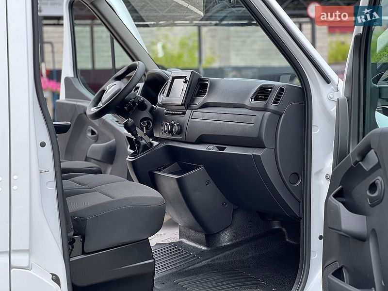 Вантажний фургон Renault Master 2023 в Дубні