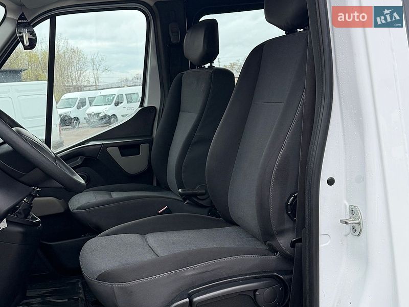 Вантажопасажирський фургон Renault Master 2018 в Млиніві