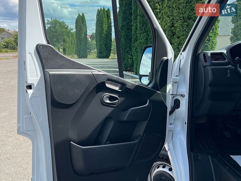Грузовой фургон Renault Master 2023 в Дубно
