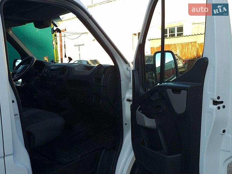Вантажний фургон Renault Master 2012 в Кам'янець-Подільському