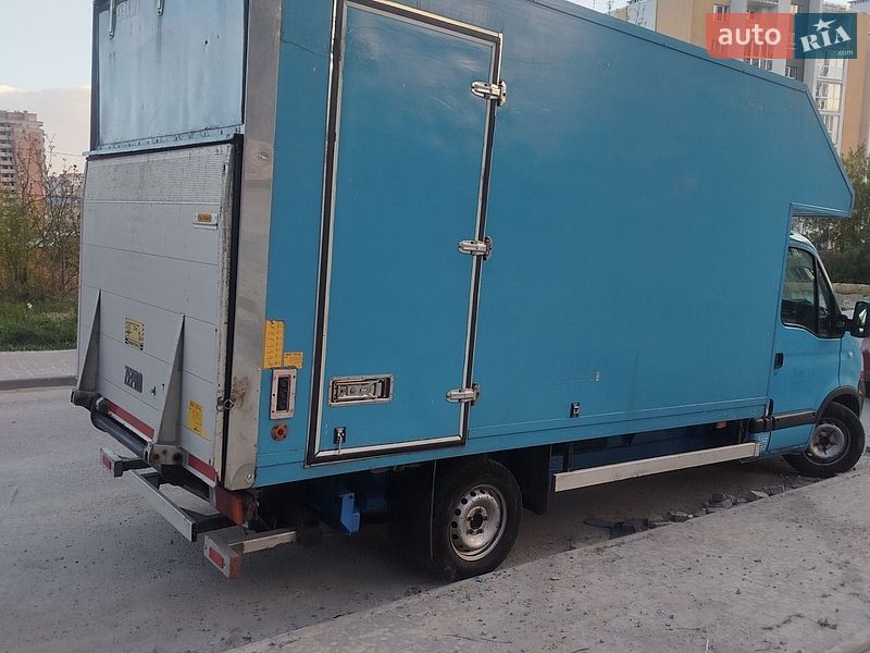 Вантажний фургон Renault Master 2006 в Львові