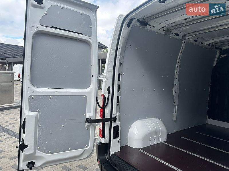 Грузовой фургон Renault Master 2015 в Ровно