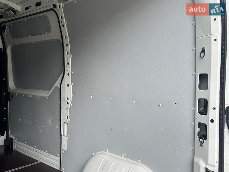 Грузовой фургон Renault Master 2015 в Ровно