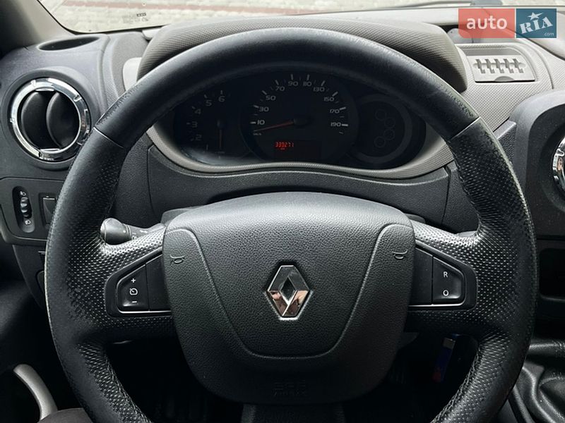 Евакуатор Renault Master 2011 в Львові