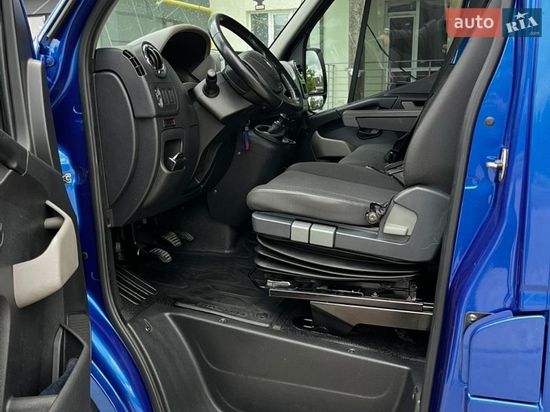 Евакуатор Renault Master 2011 в Львові