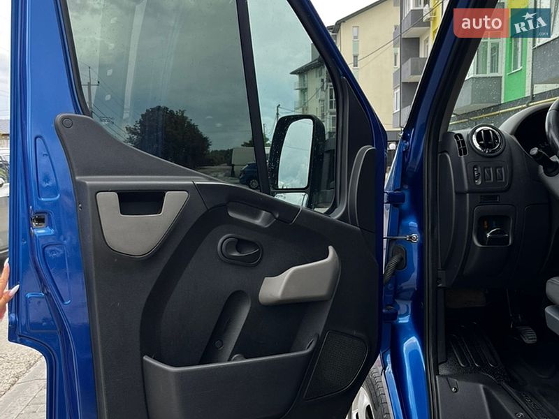 Евакуатор Renault Master 2011 в Львові