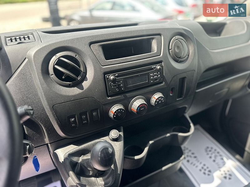 Вантажний фургон Renault Master 2018 в Рівному