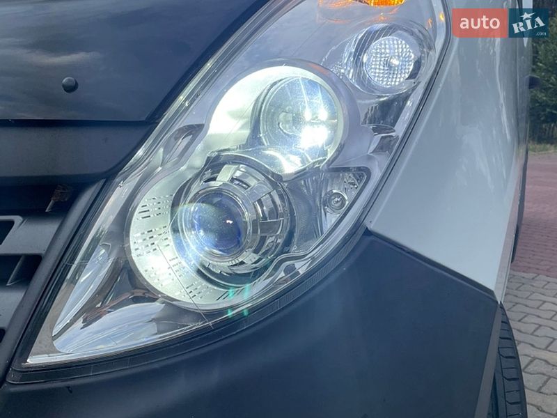 Грузовой фургон Renault Master 2016 в Липовце