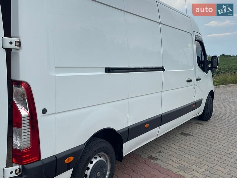 Грузовой фургон Renault Master 2016 в Липовце