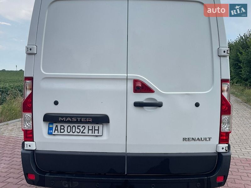 Грузовой фургон Renault Master 2016 в Липовце