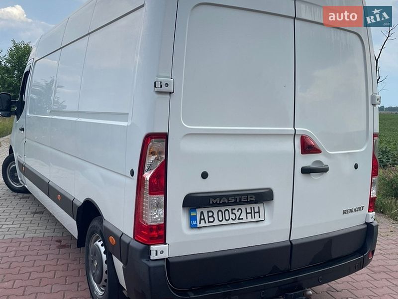 Грузовой фургон Renault Master 2016 в Липовце