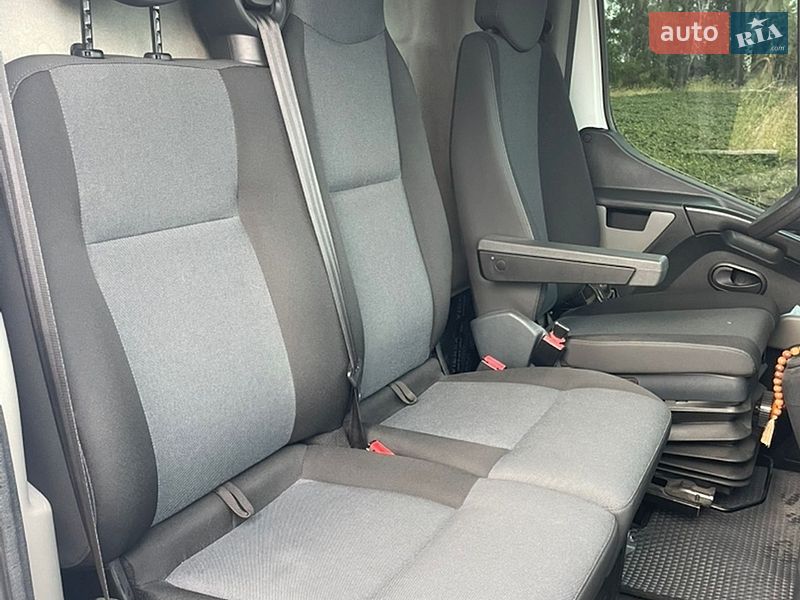 Грузовой фургон Renault Master 2016 в Липовце