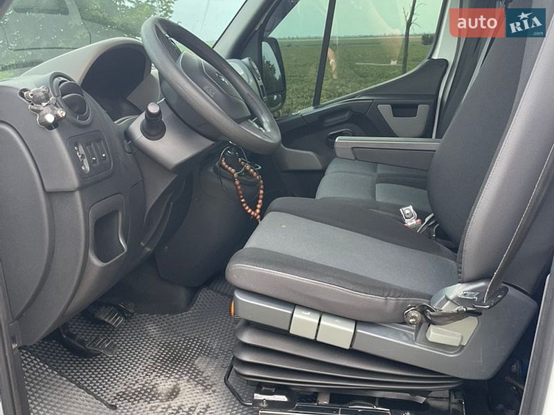 Грузовой фургон Renault Master 2016 в Липовце