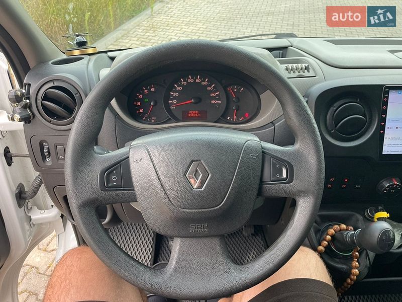 Грузовой фургон Renault Master 2016 в Липовце