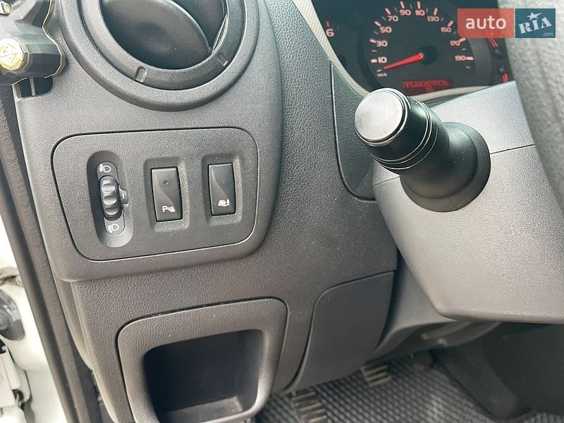 Грузовой фургон Renault Master 2016 в Липовце