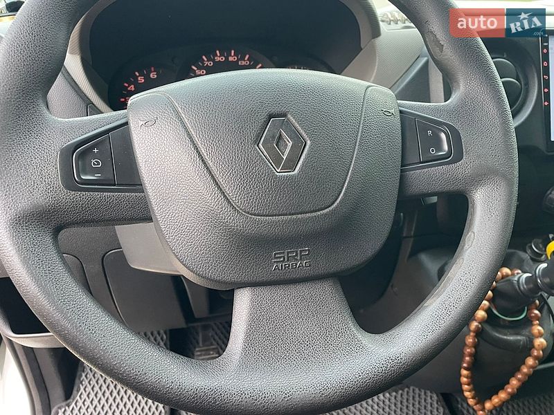 Грузовой фургон Renault Master 2016 в Липовце