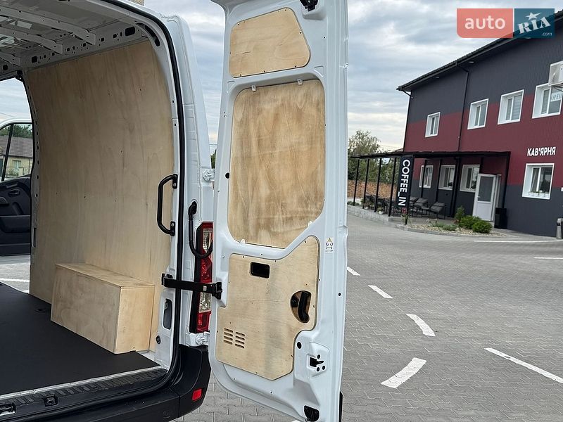 Вантажний фургон Renault Master 2023 в Дубні
