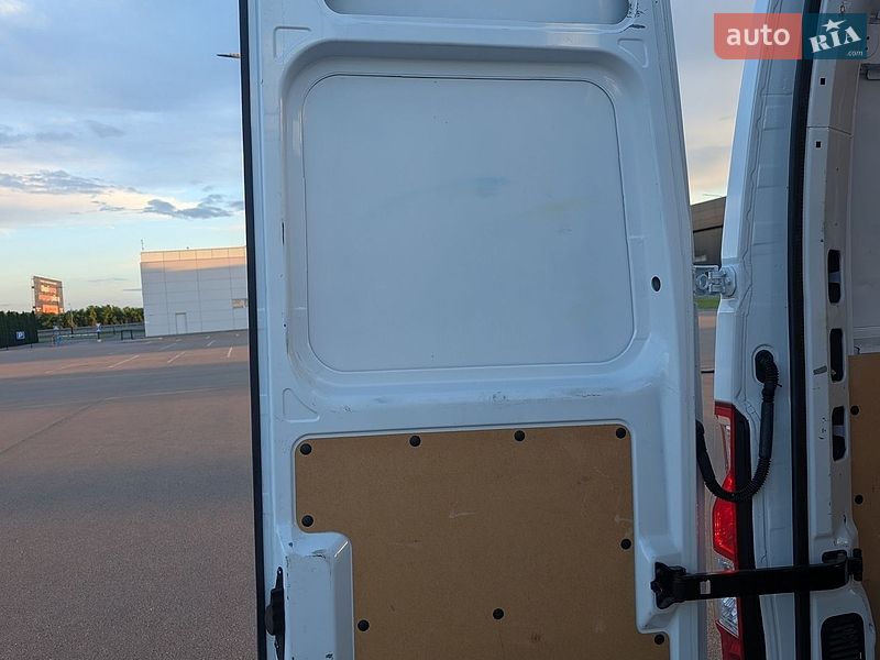 Грузовой фургон Renault Master 2022 в Киеве