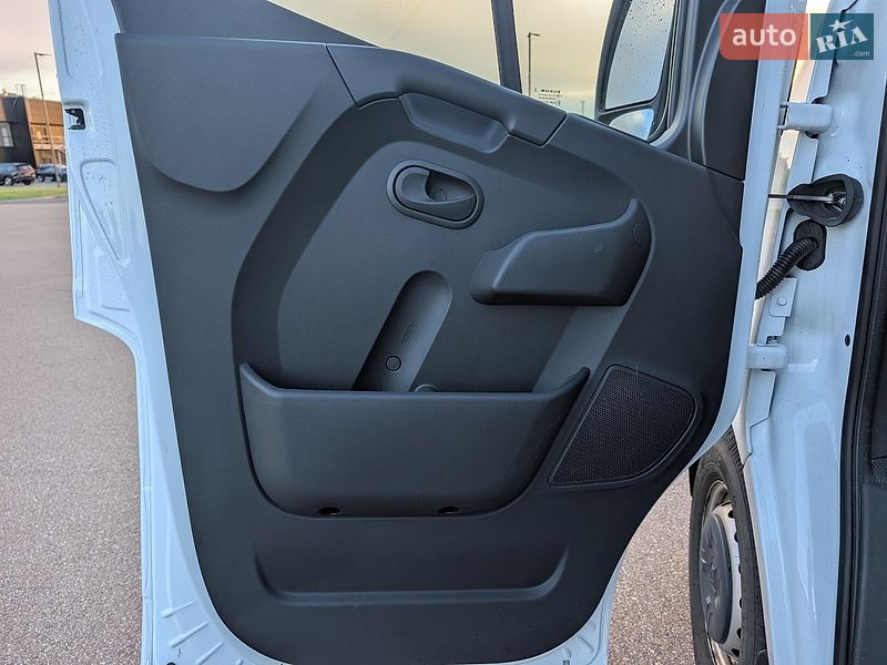 Грузовой фургон Renault Master 2022 в Киеве