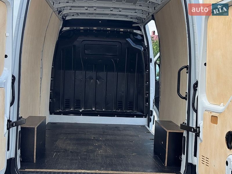 Грузовой фургон Renault Master 2023 в Дубно