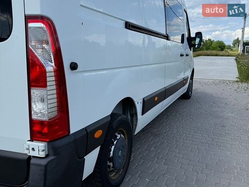 Вантажний фургон Renault Master 2016 в Львові