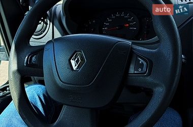 Вантажний фургон Renault Master 2016 в Львові